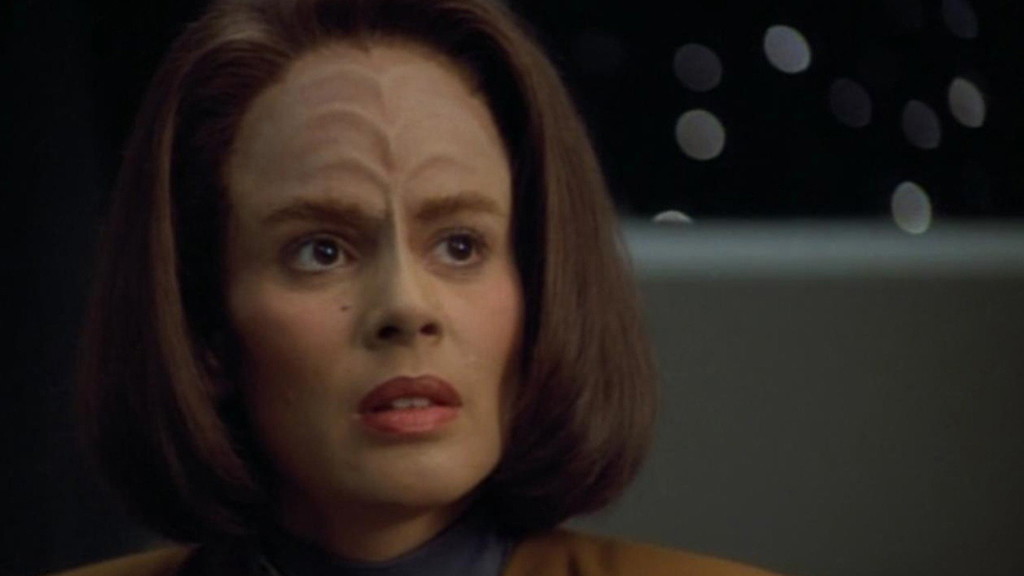 Like Star Trek's Jonathan Frakes, A Voyager Legend Moved Behind the Camera to Direct the Most Legendary 'Agents of S.H.I.E.L.D' Episode 6 Roxann Dawson as B'Elana Torres