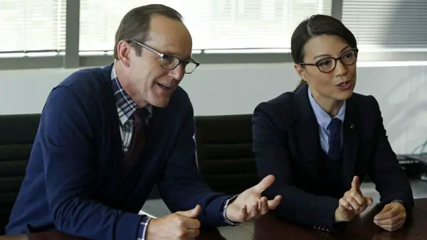 Like Star Trek's Jonathan Frakes, A Voyager Legend Moved Behind the Camera to Direct the Most Legendary 'Agents of S.H.I.E.L.D' Episode 5 Phil Coulson and Melinda May infiltrate a Cybertek facility