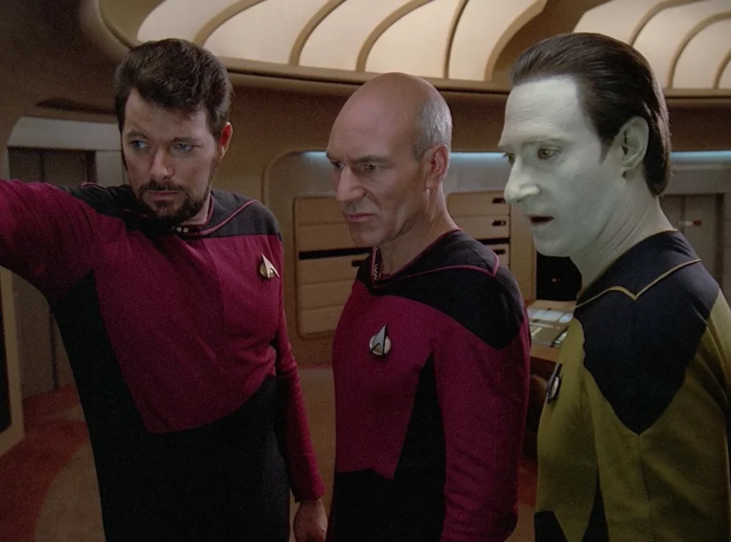 Jonathan Frakes: "I only wish we'd found a way to have" The One Thing That Makes ‘The Original Series’ Superior to TNG 2 William Riker, Captain Picard, and Data look outside the Enterprise