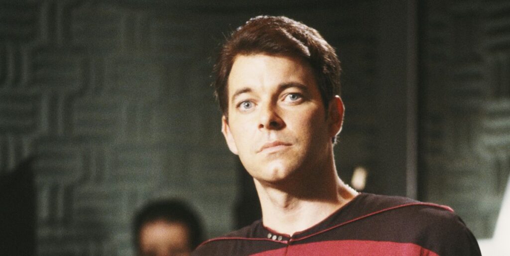 Jonathan Frakes: "I only wish we'd found a way to have" The One Thing That Makes ‘The Original Series’ Superior to TNG 3 Jonathan Frakes in a clean-shaven look as William Riker