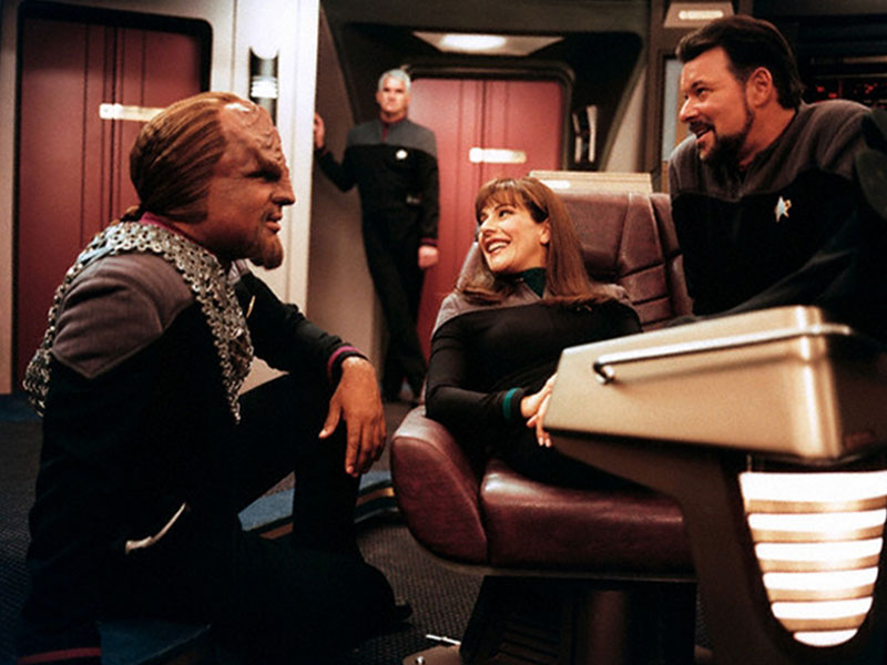 Marina Sirtis: Star Trek’s Troi-Worf Romance Made Michael Dorn’s Character “Totally Un-Klingon” 5 Worf, Deann Troi, and William Riker hang out on the bridge