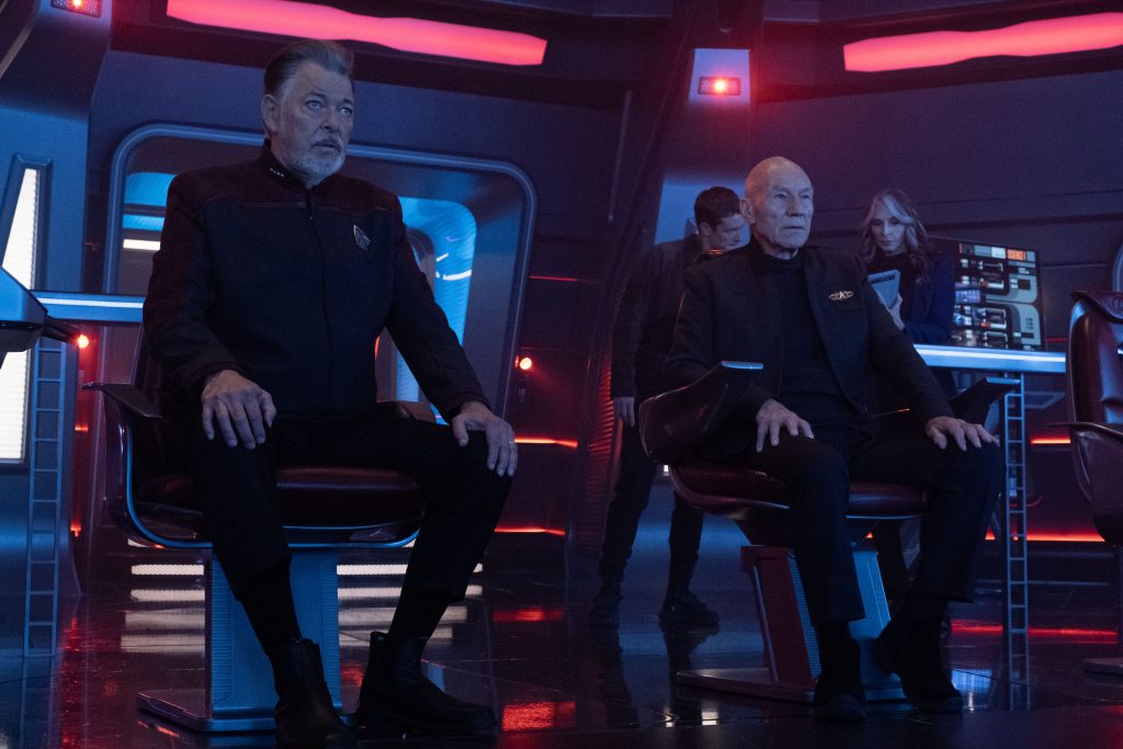 I’ve Given Up on Star Wars After Watching These 10 Star Trek Episodes Directed by 'TNG' Actors 17 William Riker and Picard on the bridge