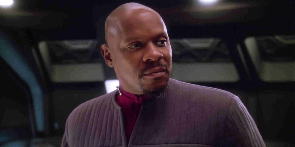 Star Trek Actor Who Quit DS9 Admitted She Was “Incredibly Intimidated” by Avery Brooks 6 Avery Brooks looks at someone in Star Trek