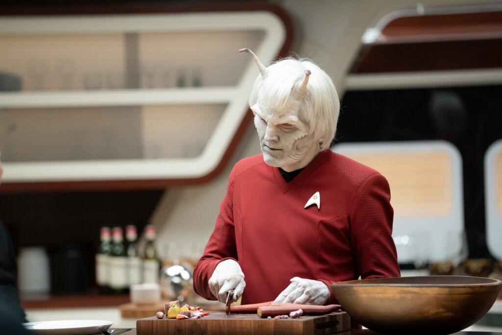 "I was booked for two and a half weeks": This Fan-favorite Star Trek: Strange New Worlds Actor Is Also a Legendary Artist 5 Hemmer cuts vegetables on the Enterprise
