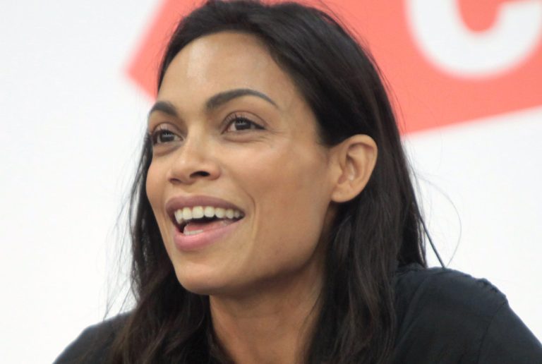 “Do not touch my face” ‘Ahsoka’ Star Rosario Dawson Panicked After She