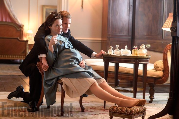 Claire Foy, who earlier played Queen Elizabeth II, initially received less pay than her co-star Matt Smith. 