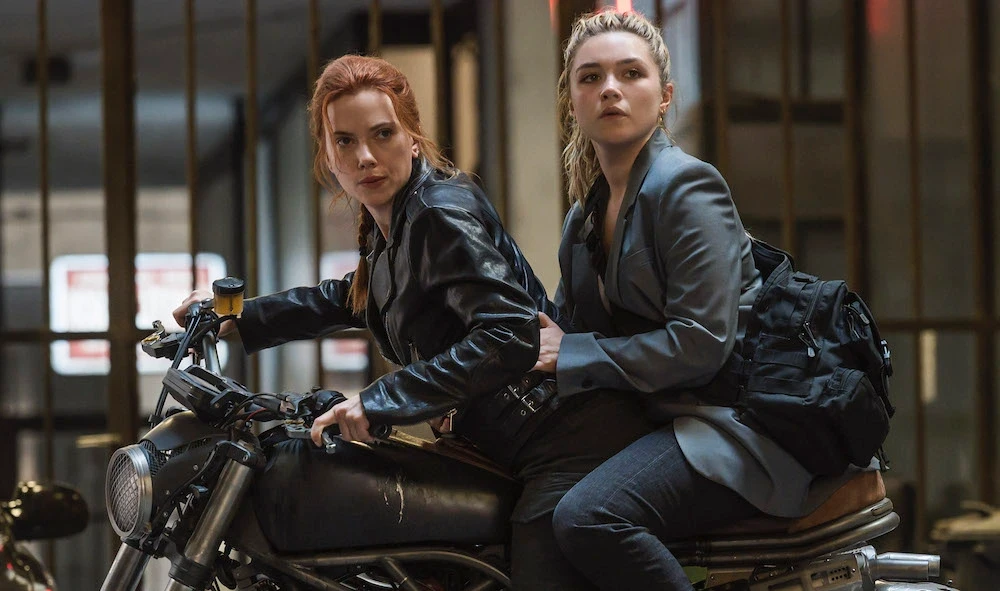 Florence Pugh and Scarlet Johansson in Black Widow (2021).