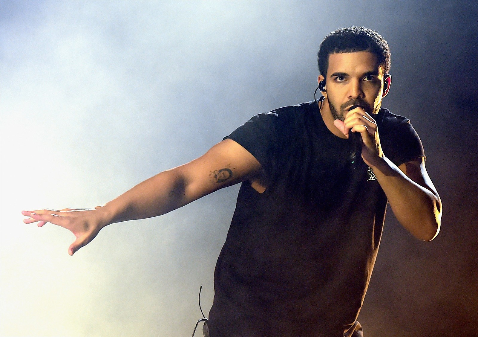 Drake, a popular Canadian hip-hop singer.