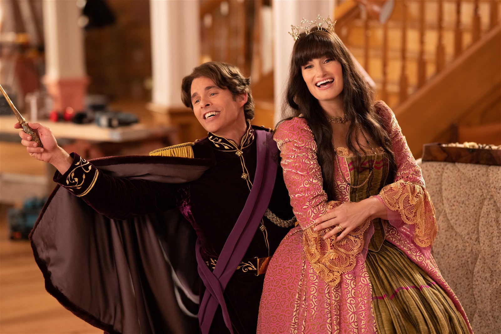 (L-R): James Marsden as Prince Edward and Idina Menzel as Nancy Tremaine in Disney's live-action DISENCHANTED, exclusively on Disney+. Photo by Jonathan Hession. © 2022 Disney Enterprises, Inc. All Rights Reserved.