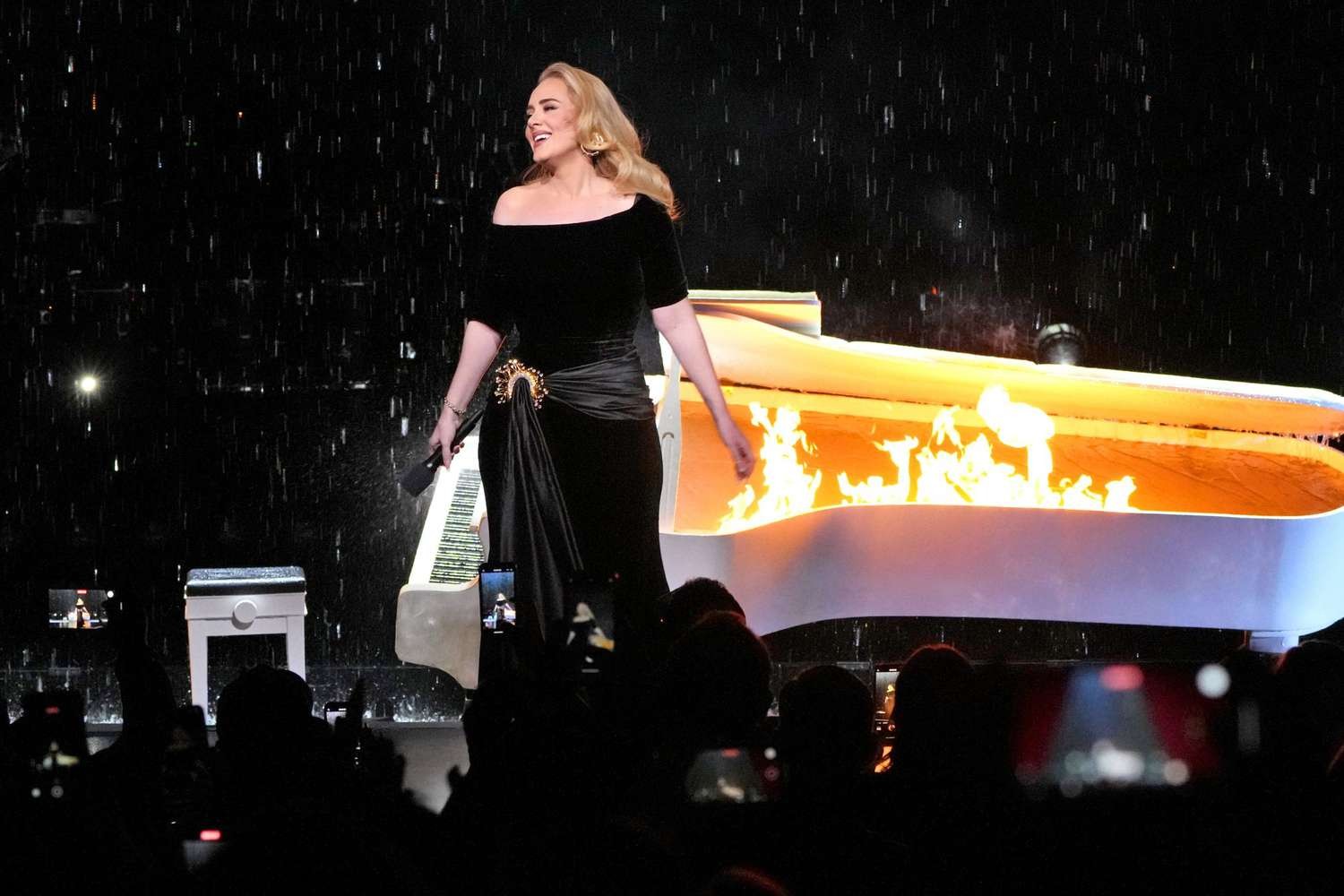 Adele boosts The Walking Dead finale by giving the series a shoutout at her concert