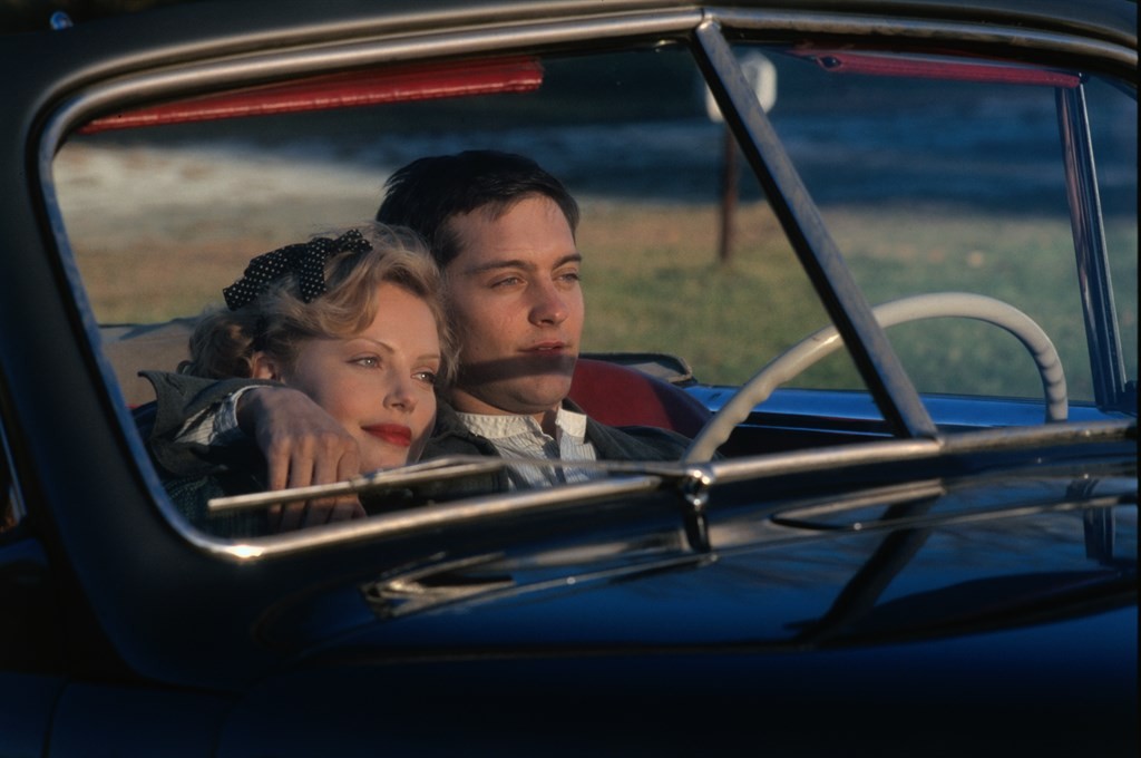 Tobey Maguire and Charlize Theron [Cider House Rules]