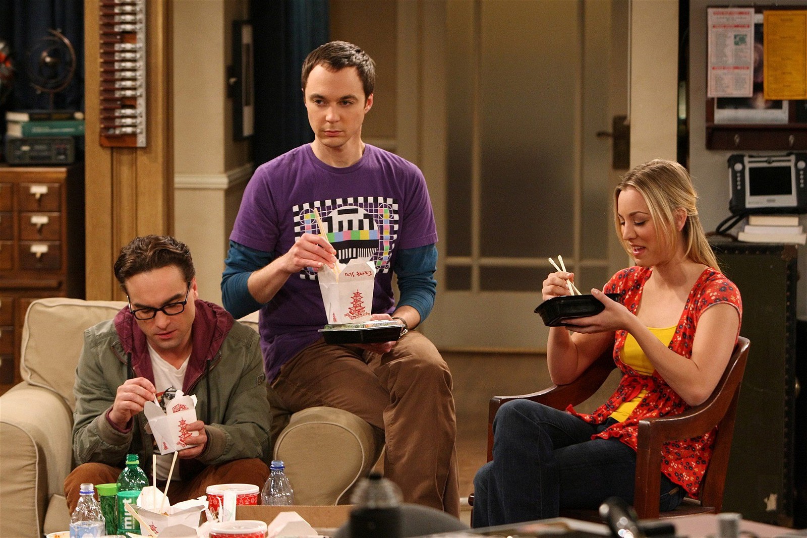 A still from TBBT featuring Johnny Glecki, Jim Parsons, and Kaley Cuoco