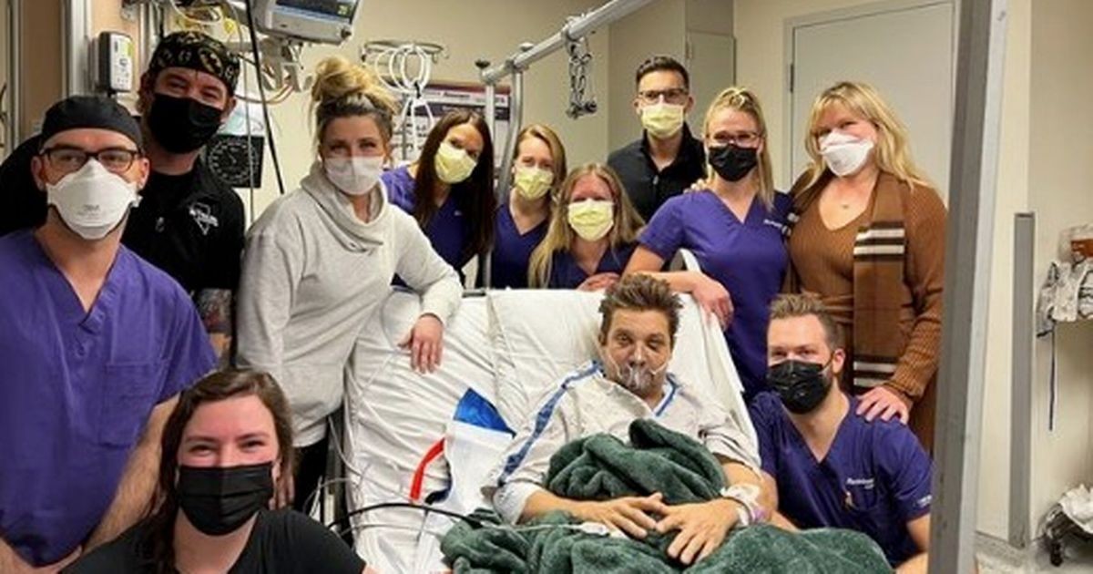 Hawkeye Star Jeremy Renner Along With Hospital Staff Members