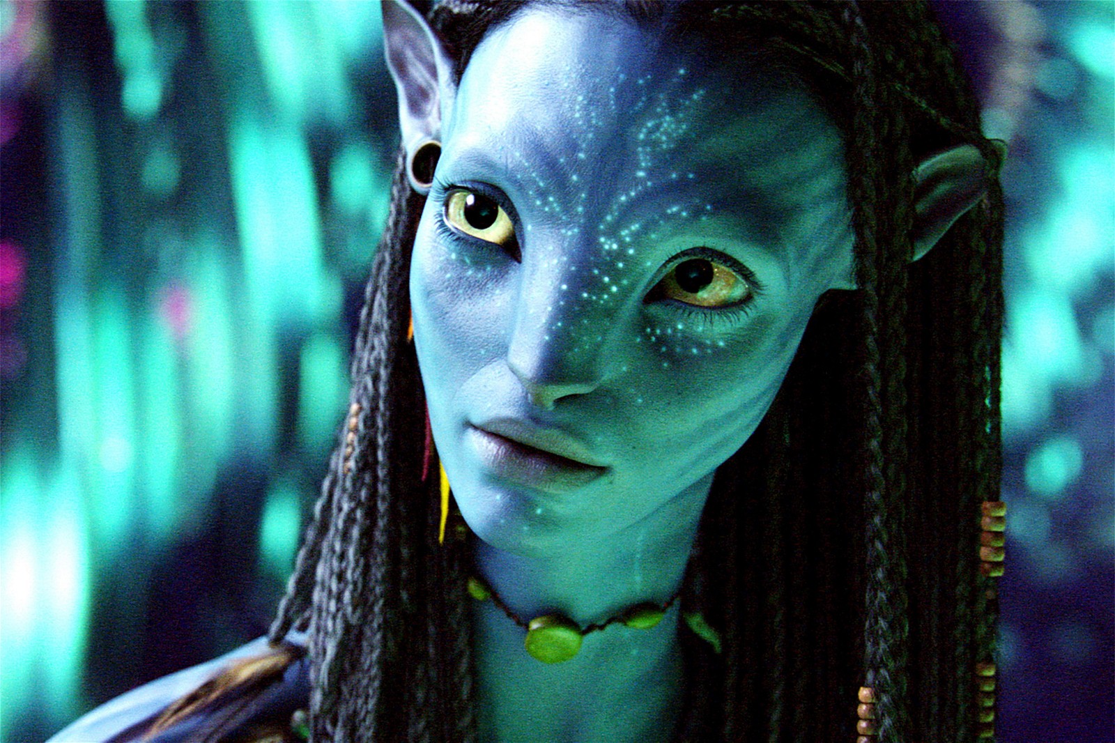 Zoe Saldaña as Neytiri in Avatar (2009).
