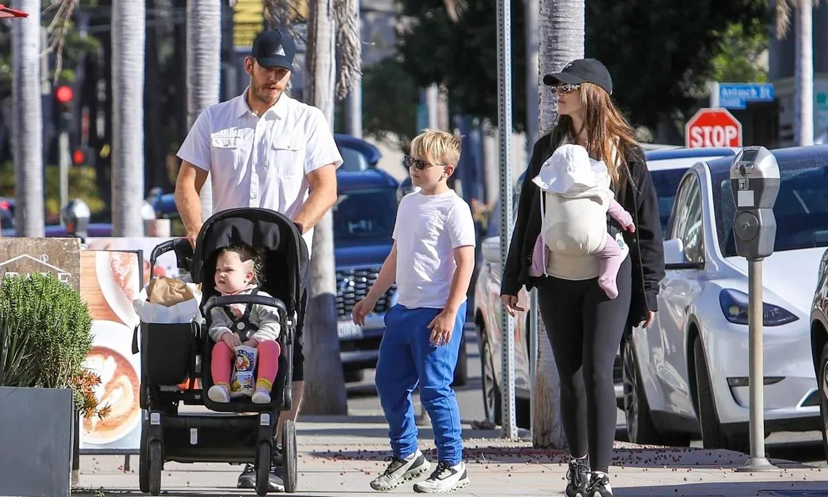 Chris Pratt with Katherine Schwarzenegger Pratt and his children