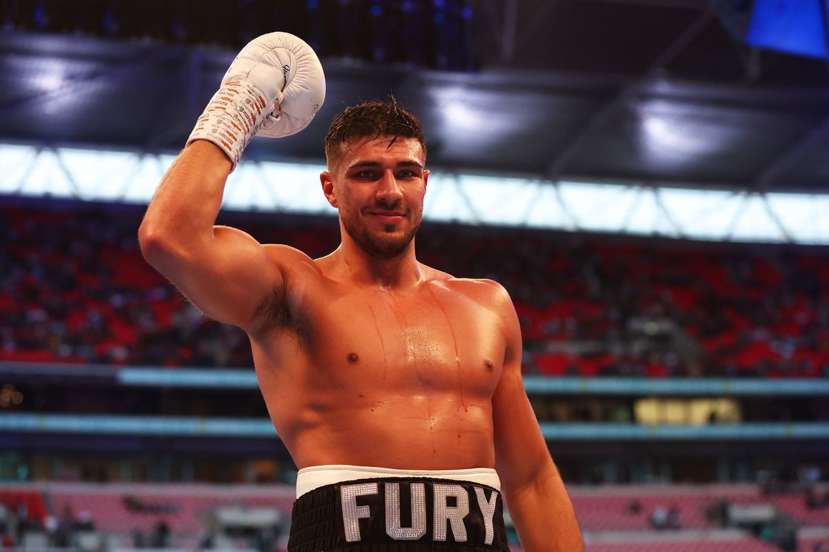 Tommy Fury wins the match