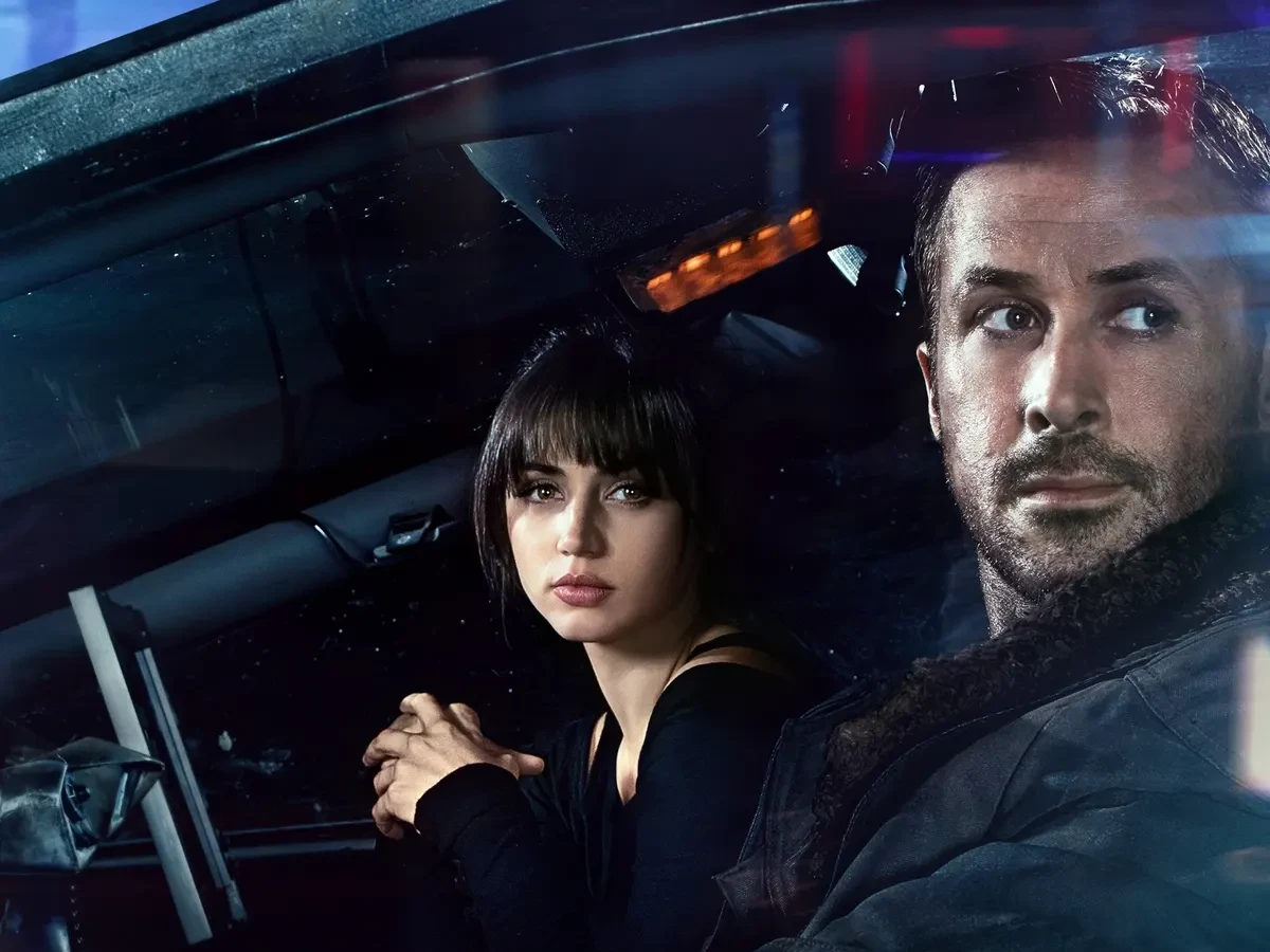 Ana De Armas and Ryan Gosling in Blade Runner 2049