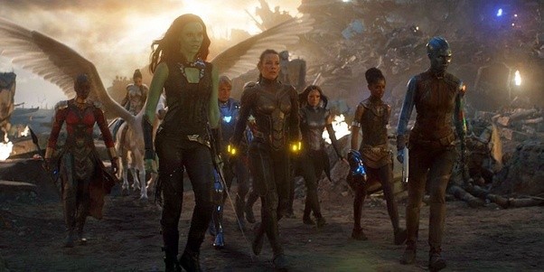 Zoe Saldaña alongside MCU female superheroes