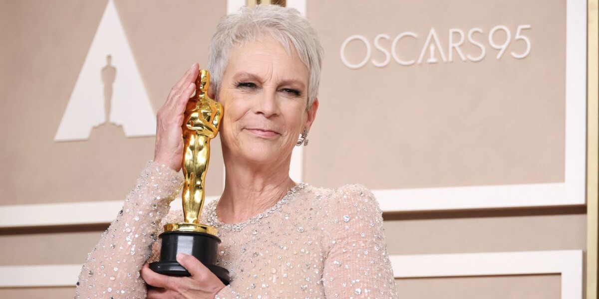 Jamie Lee Curtis wins the Best Supporting Actress