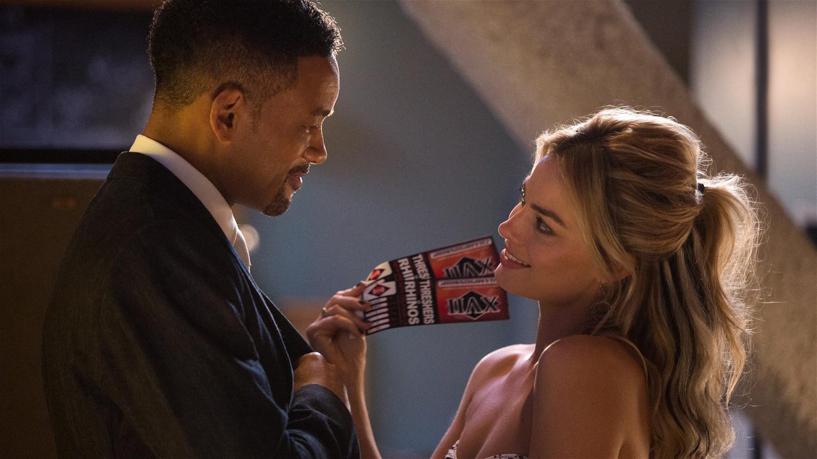 Will Smith and Margot Robbie in Focus (2015)