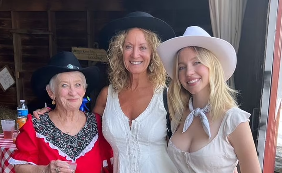 Sydney Sweeney with her family members