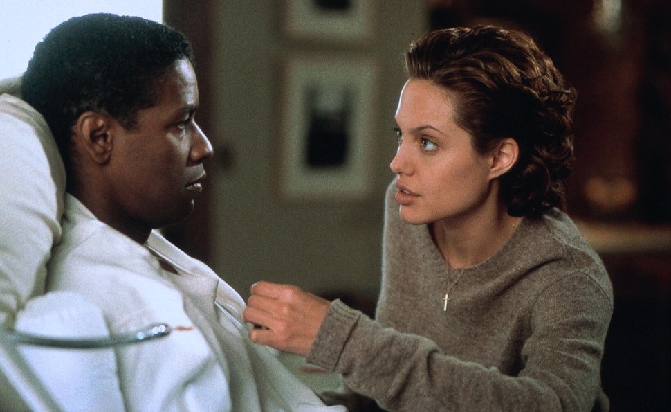 Denzel Washington and Angelina Jolie in The Bone Collector