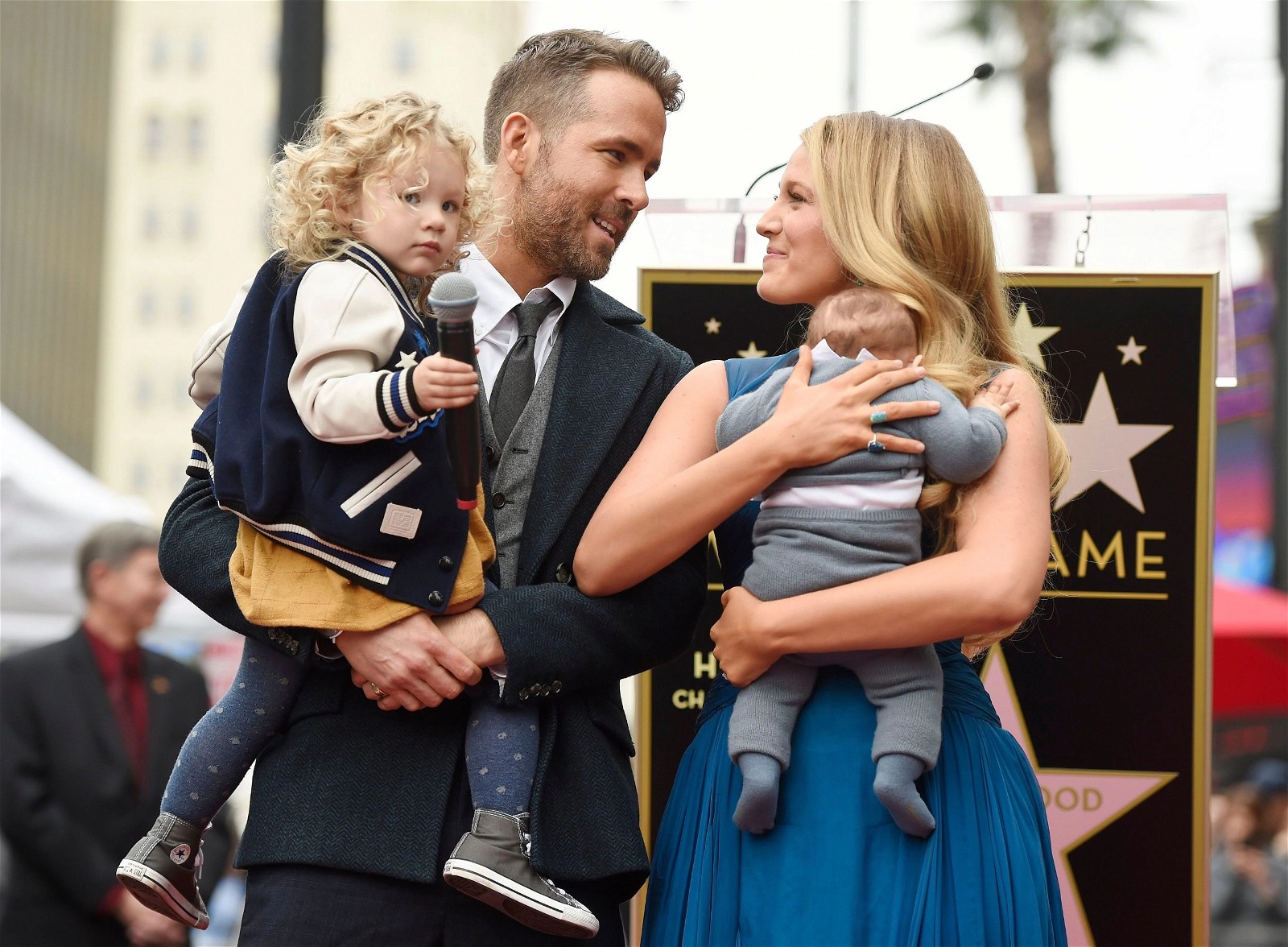 Blake Lively & Ryan Reynolds with their kids