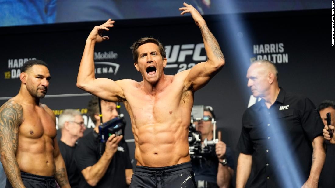 Jake Gyllenhaal's physique at the UFC raises some questions