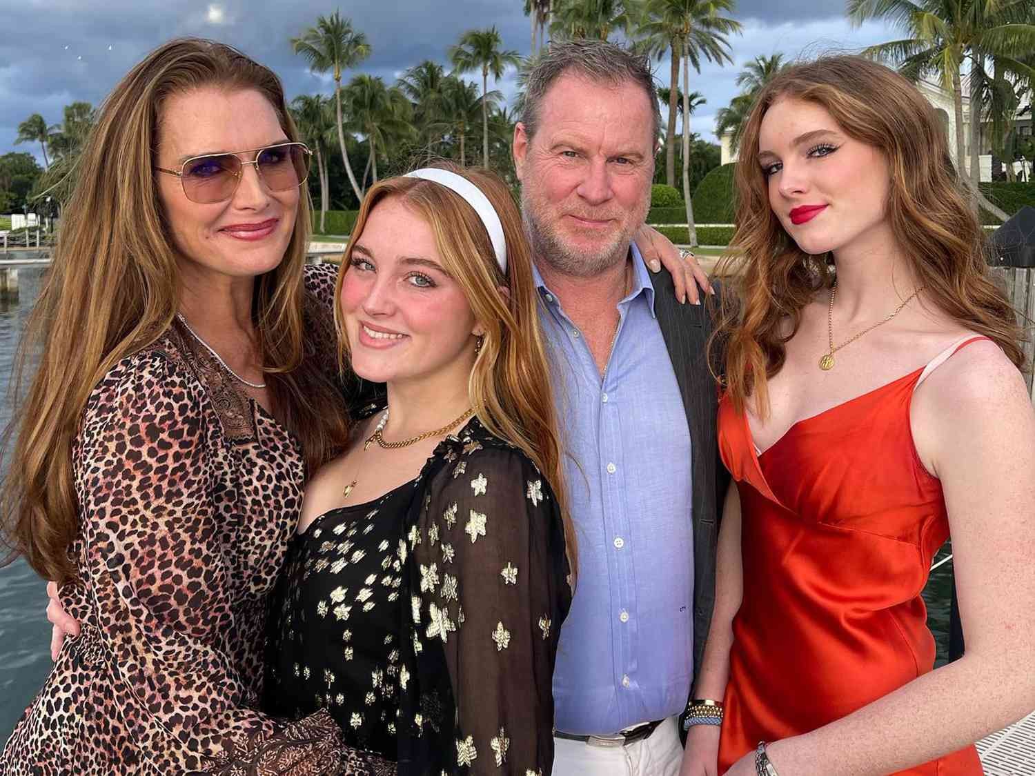 Brooke Shields & Chris Henchy along with their daughters