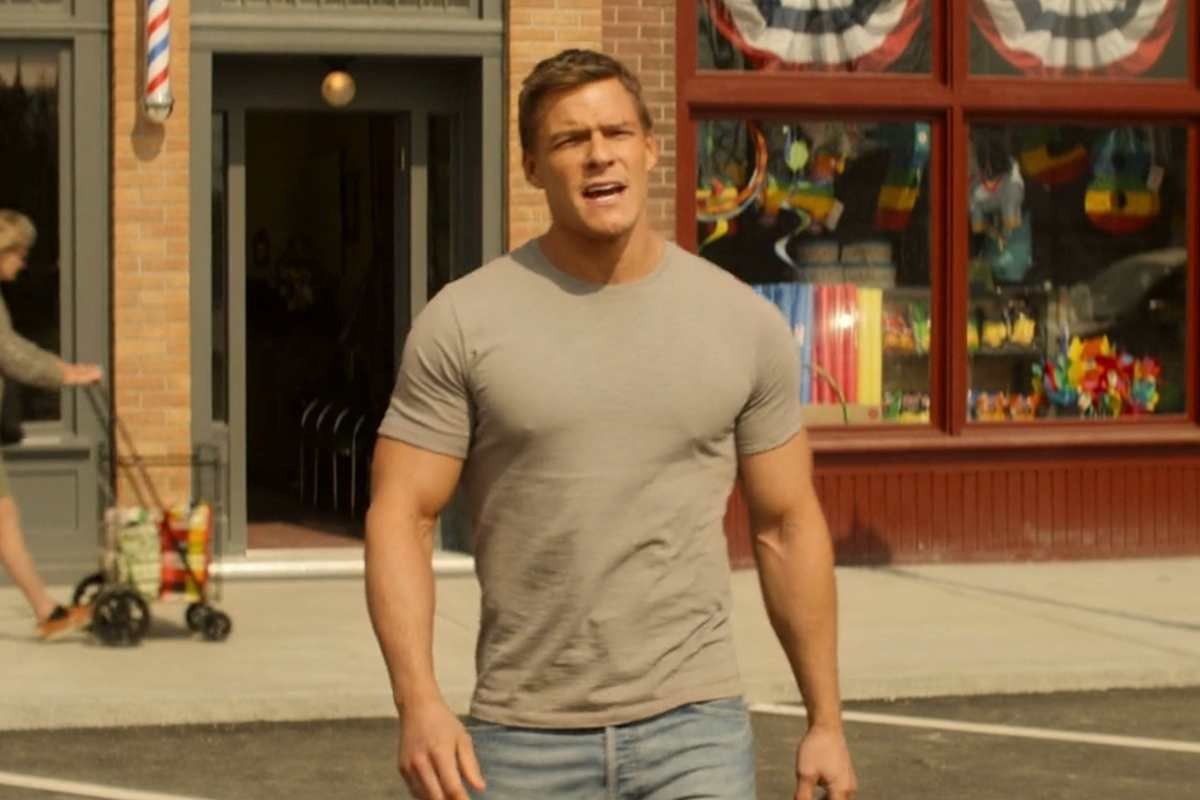 Alan Ritchson Brings His Jack Reacher Muscle And A Meta