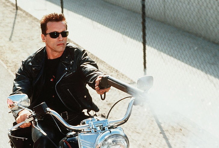 Arnold Schwarzenegger almost broke his hand because of the shotgun