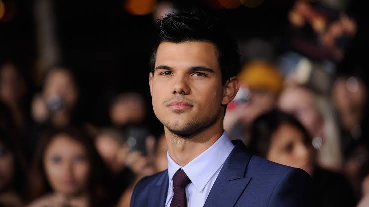 Taylor Lautner at an event