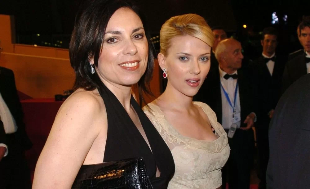 Scarlett Johansson with mother