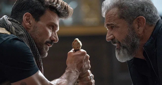 Frank Grillo and Mel Gibson in Boss Level (2020)