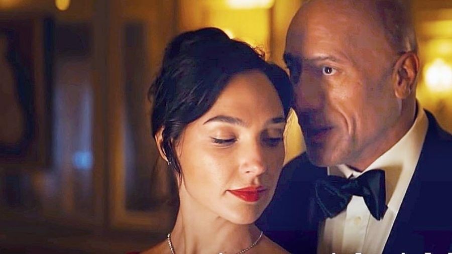 Dwayne Johnson and Gal Gadot in Red Notice