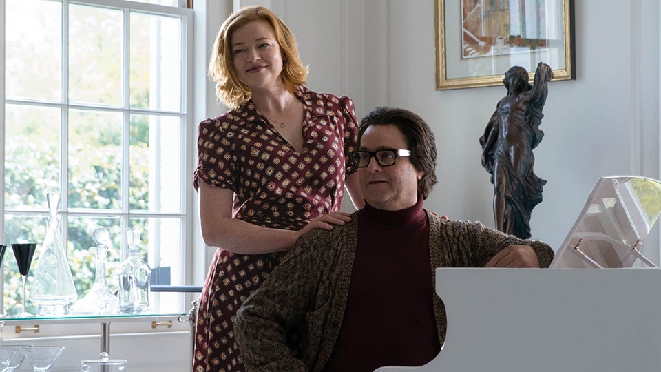 Elizabeth Banks and Zach Galifianakis in "The Beanie Bubble"