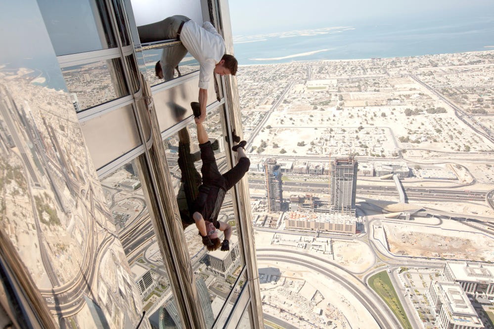 Tom Cruise doing the burj khalifa stunt