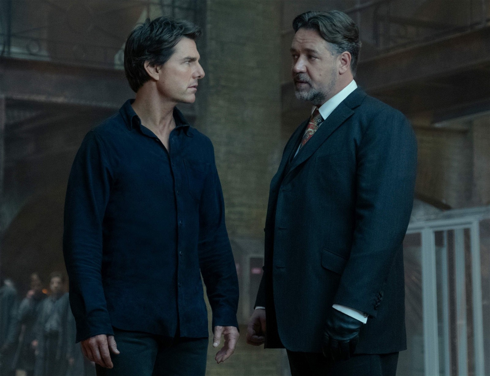Tom Cruise and Russell Crowe in The Mummy (2017).