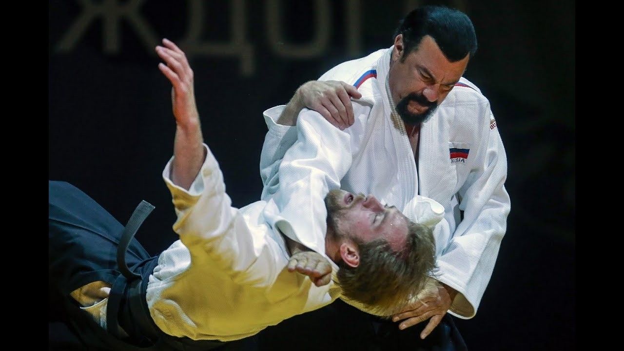 Steven Seagal gives an aikido demonstration on the Tornado aikido festival in Moscow