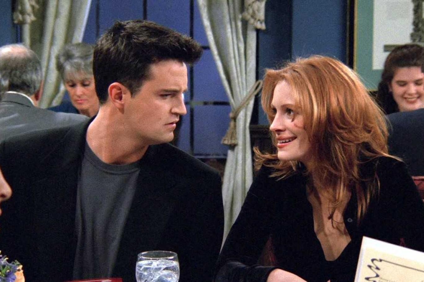 Matthew Perry and Julia Roberts in F.R.I.E.N.D.S.