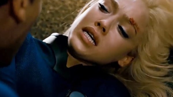 Jessica Alba as Susan in her death scene of Fantastic Four: Rise of the Silver Surfer