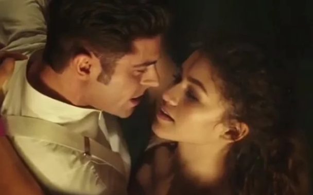"I'm in no contractual obligation to kiss anyone": Intimate Scene With
