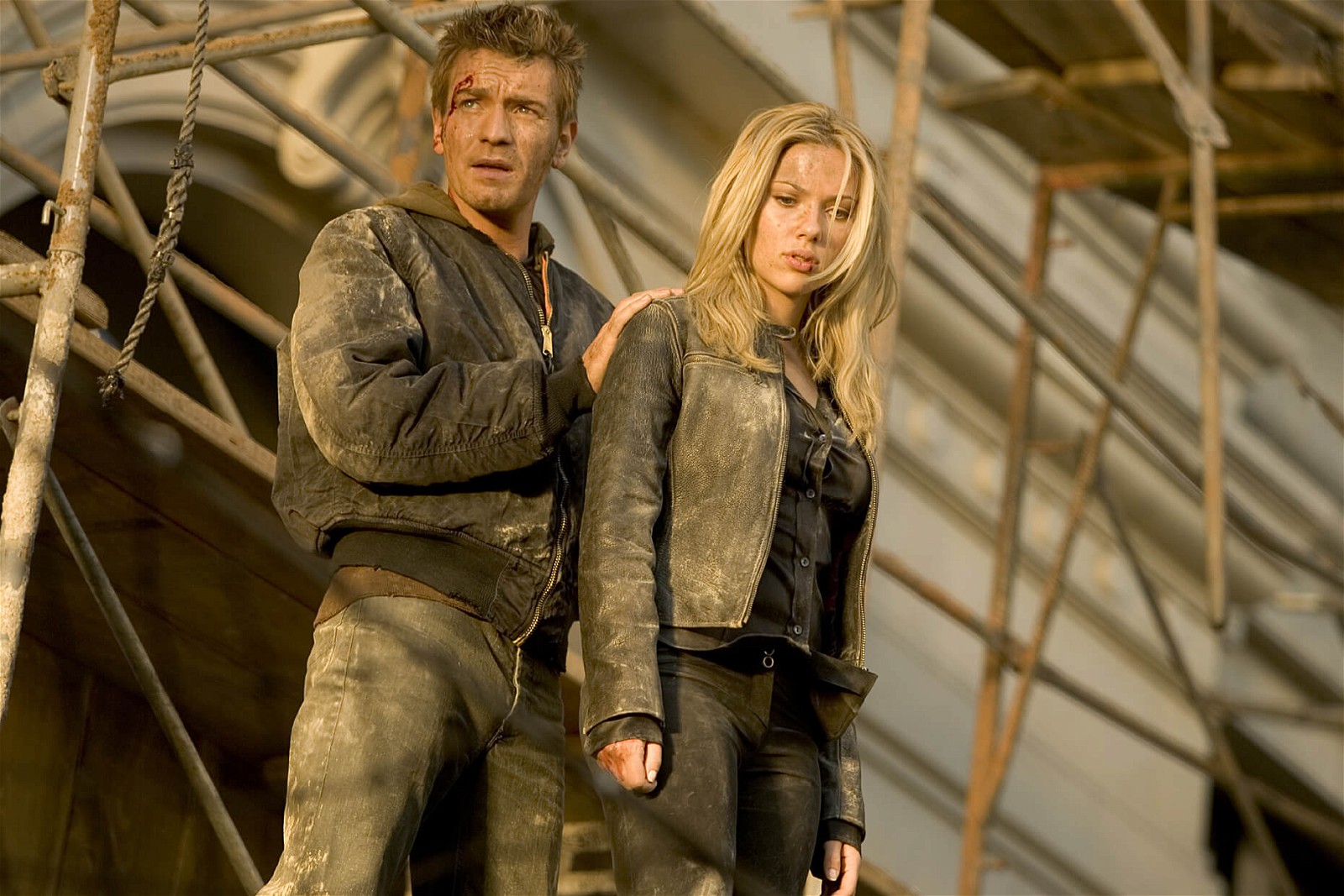 Evan McGregor and Scarlett Johansson in The Island (2005)