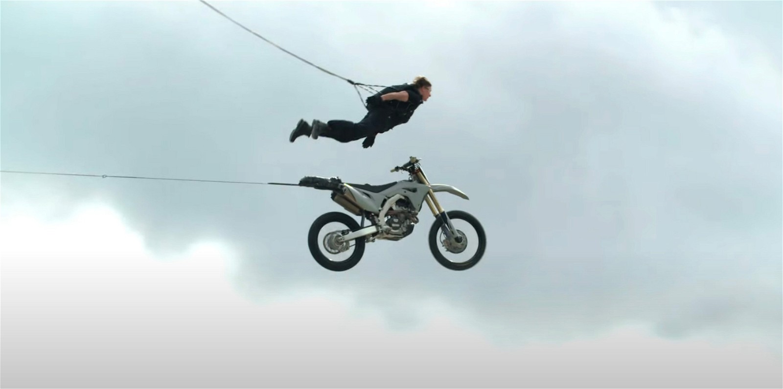 Tom Cruise flies off a cliff in Dead Reckoning