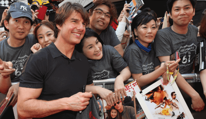 Tom Cruise with his fans 