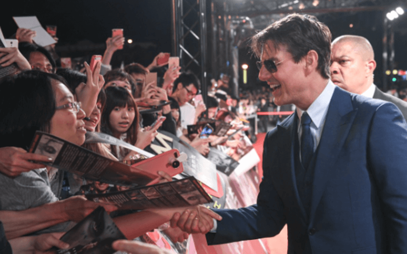 Tom Cruise with his fans 