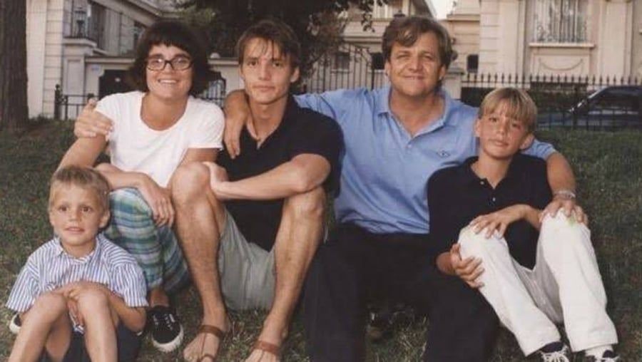 Young Pedro Pascal with his siblings and father
