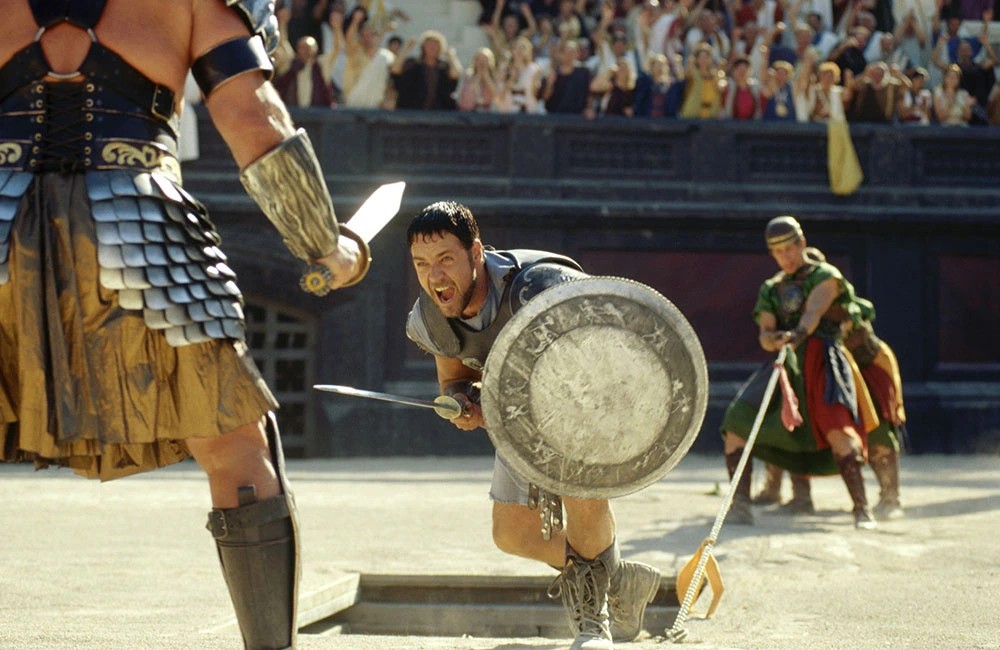A still of Russell Crowe from Gladiator (2000).