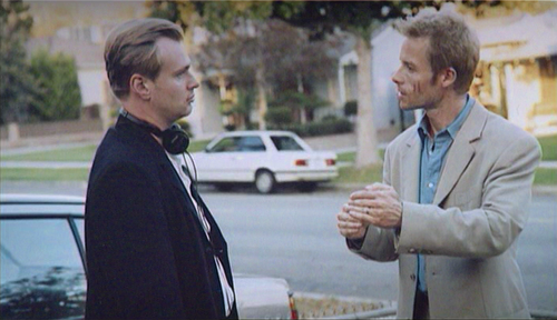 Christopher Nolan and Guy Pearce on the set of Memento