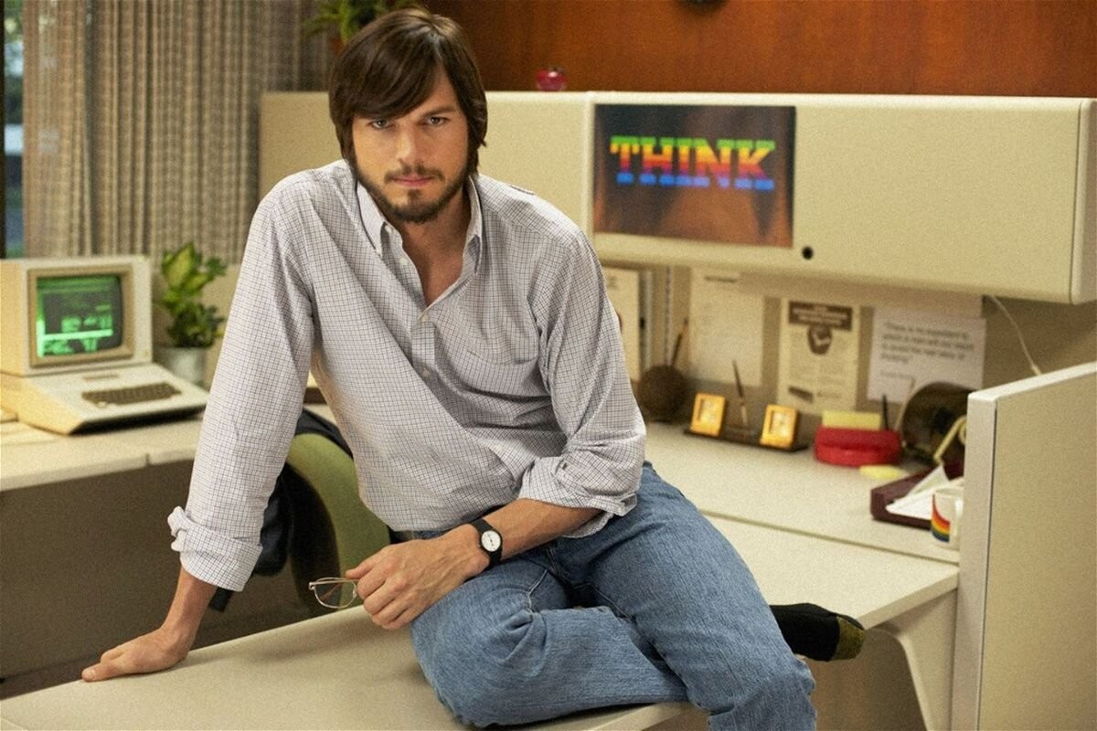Ashton Kutcher as Steve Jobs in series Jobs